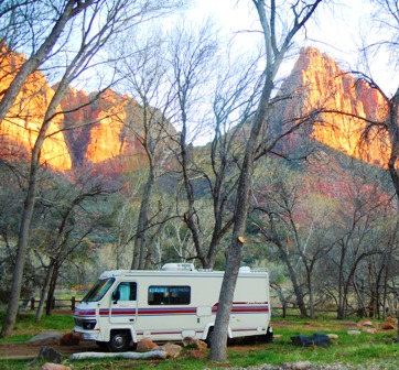 A clean old motorhome in Zion National Park